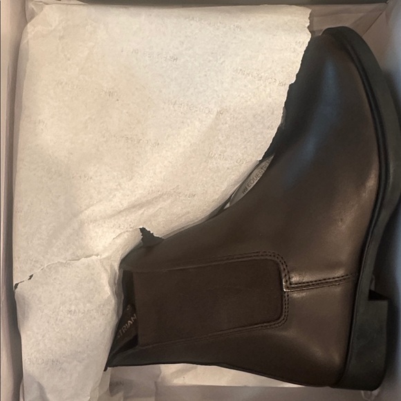 Boots - Picture 3 of 5